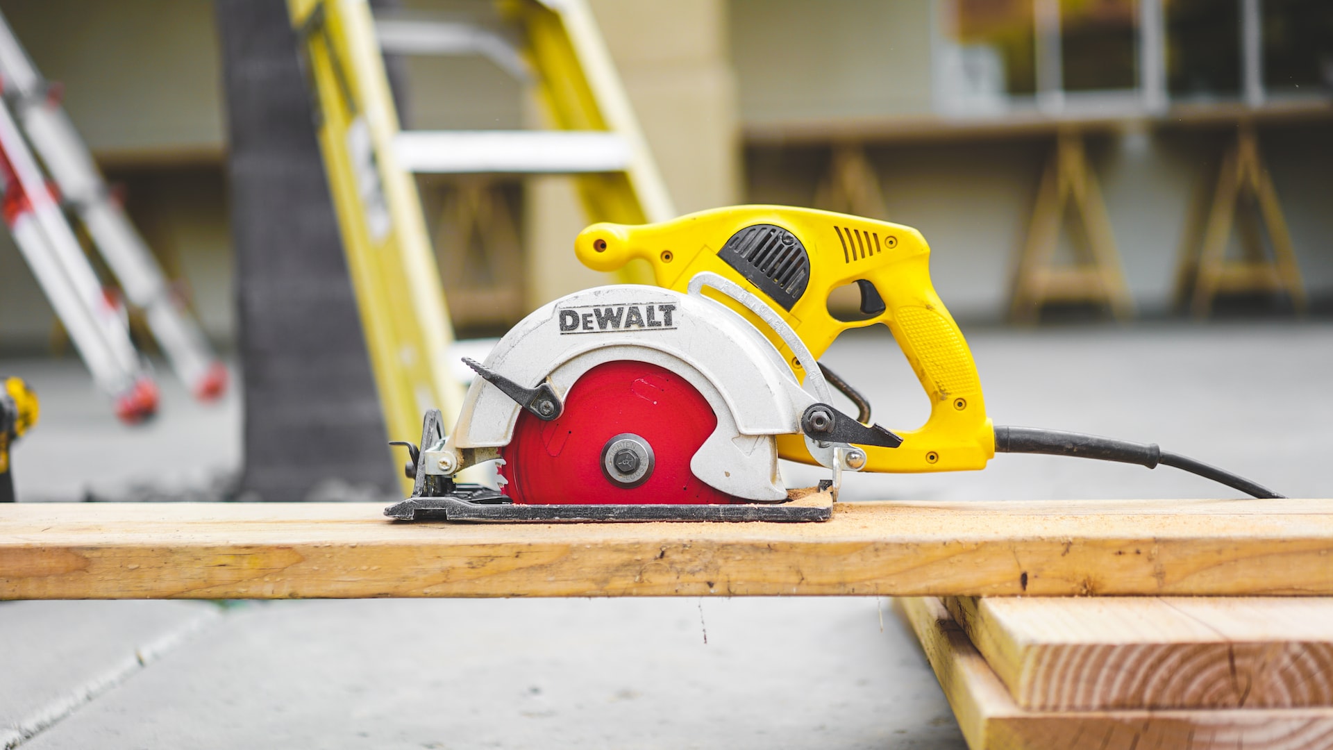 How To Cut Straight With Circular Saw