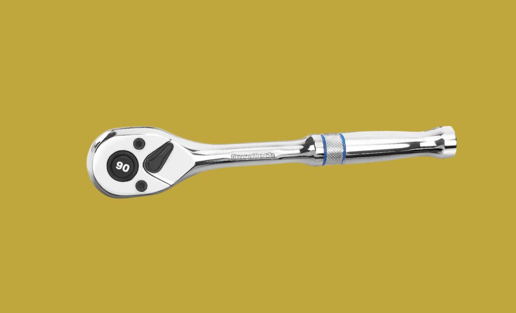 How to use a socket wrench?