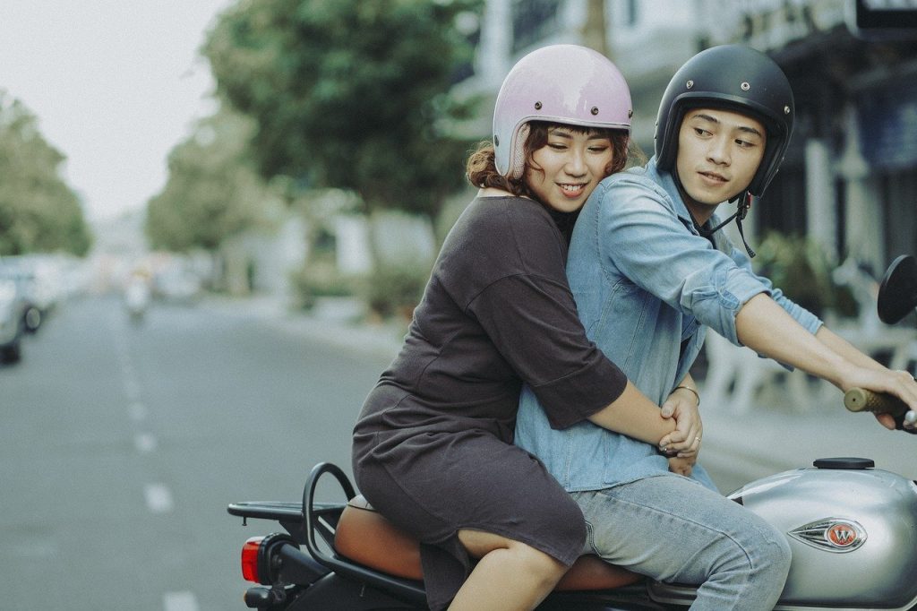 motorcycle, couple, hug-7767517.jpg